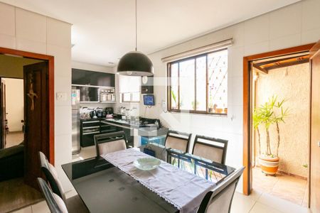 Casa à venda com 360m², 3 quartos e 2 vagas Casa à venda com 360m², 3 quartos e 2 vagasCozinha