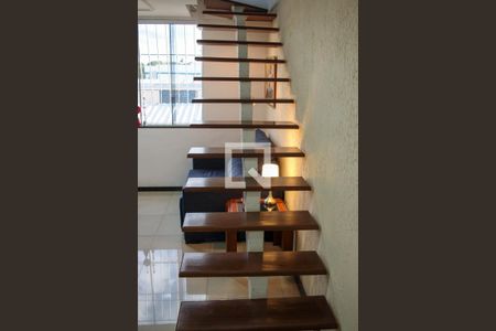 Escada de apartamento à venda com 3 quartos, 200m² em Alvorada, Contagem