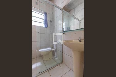 Banheiro de casa para alugar com 1 quarto, 30m² em Jardim Santa Maria, São Paulo
