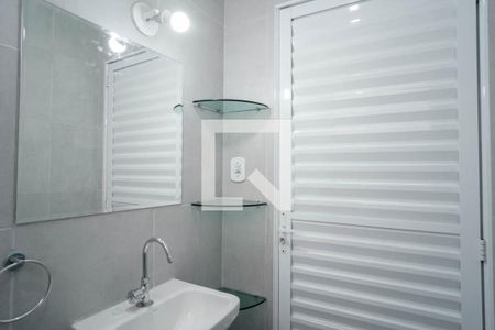 Banheiro de casa à venda com 2 quartos, 200m² em Vila Ré, São Paulo