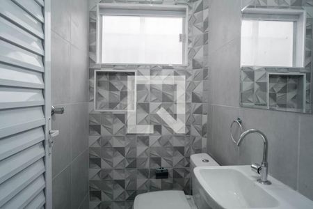 Banheiro de casa à venda com 2 quartos, 200m² em Vila Ré, São Paulo