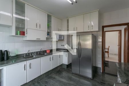 Casa à venda com 900m², 8 quartos e 4 vagasCozinha