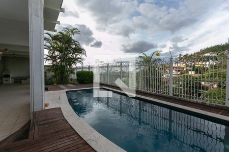 Casa à venda com 900m², 8 quartos e 4 vagasÁrea externa