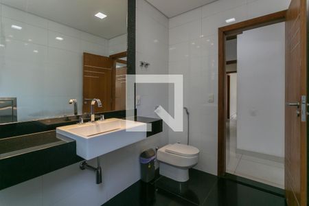 Casa à venda com 900m², 8 quartos e 4 vagasBanheiro dos Quartos 1 e 2