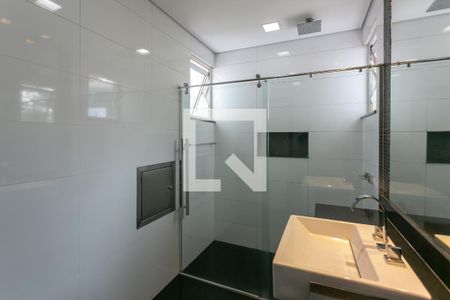 Casa à venda com 900m², 8 quartos e 4 vagasBanheiro dos Quartos 1 e 2