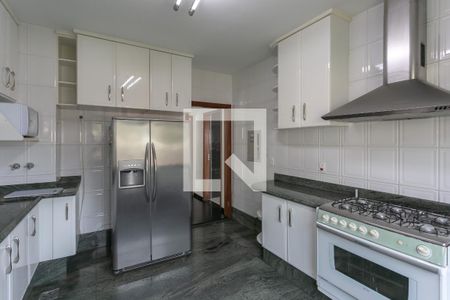 Casa à venda com 900m², 8 quartos e 4 vagasCozinha