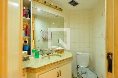 Apartamento à venda com 58m², 2 quartos e 2 vagas Apartamento à venda com 58m², 2 quartos e 2 vagasBanheiro Corredor