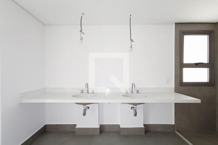 Apartamento à venda com 140m², 2 quartos e 2 vagasBanheiro da Suíte 2