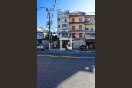 Fachada do prédio e rua de casa para alugar com 2 quartos, 100m² em Centro, Cotia