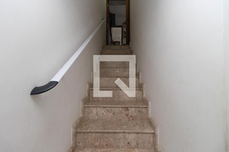 Escada de casa de condomínio para alugar com 2 quartos, 76m² em Vila Medeiros, São Paulo