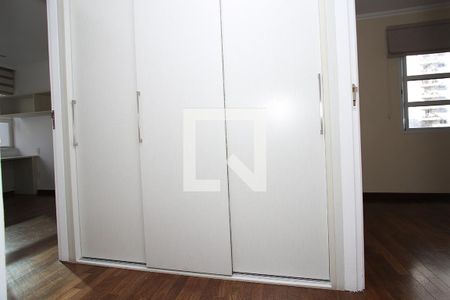 Apartamento para alugar com 130m², 3 quartos e 1 vaga Apartamento para alugar com 130m², 3 quartos e 1 vagaArmário Corredor