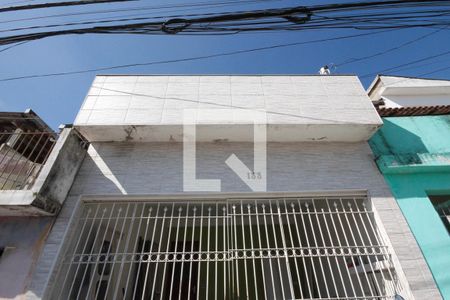 Casa para alugar com 53m², 2 quartos e 1 vaga Casa para alugar com 53m², 2 quartos e 1 vagaFachada