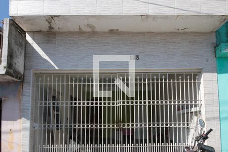 Casa para alugar com 53m², 2 quartos e 1 vaga Casa para alugar com 53m², 2 quartos e 1 vagaFachada