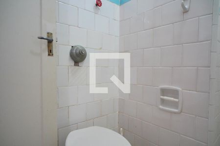 Banheiro de kitnet/studio à venda com 1 quarto, 24m² em Menino Deus, Porto Alegre