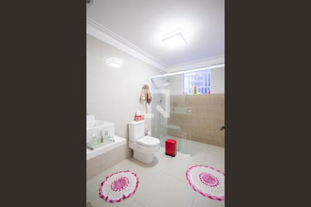 Casa à venda com 206m², 3 quartos e 2 vagas Casa à venda com 206m², 3 quartos e 2 vagasBanheiro da Suíte