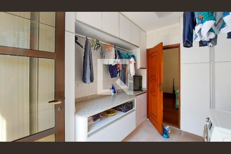 Casa à venda com 353m², 5 quartos e 4 vagasÁrea de Serviço 