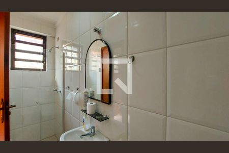 Casa à venda com 353m², 5 quartos e 4 vagasBanheiro do Quarto de Serviço 