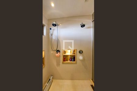 Casa à venda com 353m², 5 quartos e 4 vagasBanheiro do Quarto 3 