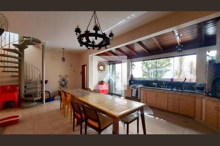 Casa à venda com 353m², 5 quartos e 4 vagasÁrea de Lazer - Churrasqueira 