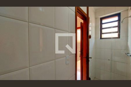 Casa à venda com 353m², 5 quartos e 4 vagasBanheiro do Quarto de Serviço 
