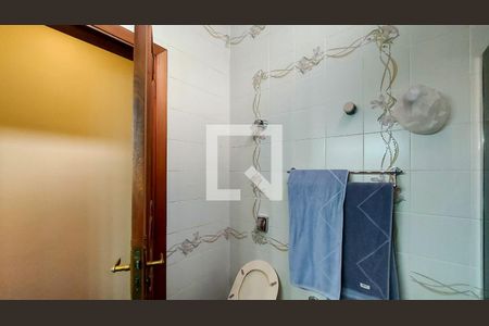 Casa à venda com 353m², 5 quartos e 4 vagasBanheiro 