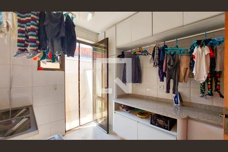 Casa à venda com 353m², 5 quartos e 4 vagasÁrea de Serviço 