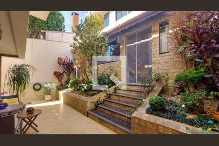 Casa à venda com 353m², 5 quartos e 4 vagasHall de Lazer 