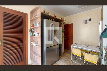 Casa à venda com 353m², 5 quartos e 4 vagasCozinha 