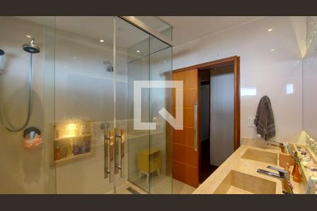 Casa à venda com 353m², 5 quartos e 4 vagasBanheiro do Quarto 3 