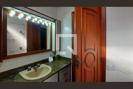 Casa à venda com 353m², 5 quartos e 4 vagasBanheiro do Quarto 2