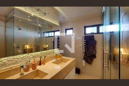 Casa à venda com 353m², 5 quartos e 4 vagasBanheiro do Quarto 3 