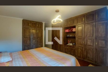 Casa à venda com 353m², 5 quartos e 4 vagasQuarto 3 - Suite 