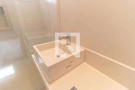 Apartamento à venda com 220m², 4 quartos e 3 vagas Apartamento à venda com 220m², 4 quartos e 3 vagasBanheiro Social