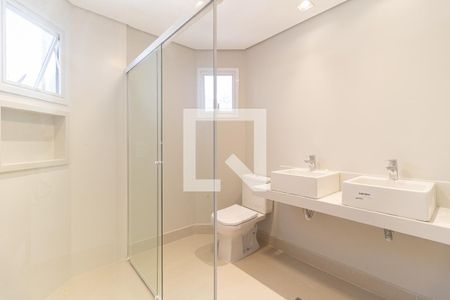 Apartamento à venda com 220m², 4 quartos e 3 vagas Apartamento à venda com 220m², 4 quartos e 3 vagasBanheiro da Suíte 1