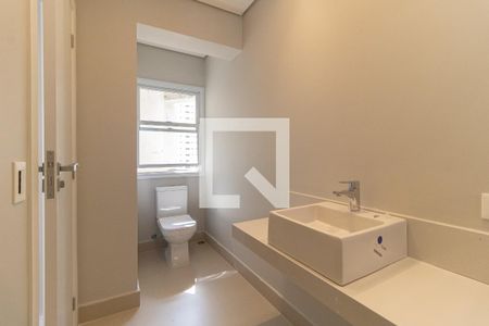 Apartamento à venda com 220m², 4 quartos e 3 vagas Apartamento à venda com 220m², 4 quartos e 3 vagasBanheiro da Suíte 2