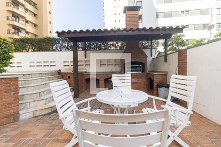 Apartamento à venda com 220m², 4 quartos e 3 vagas Apartamento à venda com 220m², 4 quartos e 3 vagasChurrasqueira