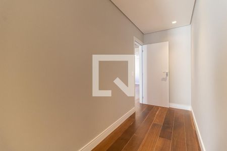 Apartamento à venda com 220m², 4 quartos e 3 vagas Apartamento à venda com 220m², 4 quartos e 3 vagasSuíte 2