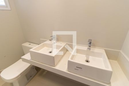 Apartamento à venda com 220m², 4 quartos e 3 vagas Apartamento à venda com 220m², 4 quartos e 3 vagasBanheiro da Suíte 1