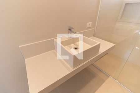 Apartamento à venda com 220m², 4 quartos e 3 vagas Apartamento à venda com 220m², 4 quartos e 3 vagasBanheiro da Suíte 2