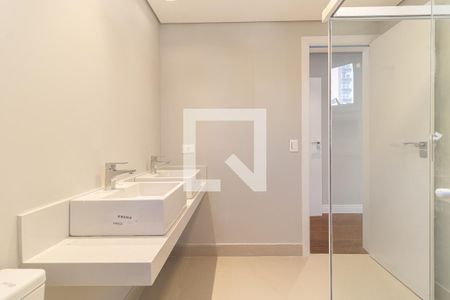 Apartamento à venda com 220m², 4 quartos e 3 vagas Apartamento à venda com 220m², 4 quartos e 3 vagasBanheiro da Suíte 1