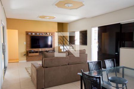 Casa à venda com 280m², 3 quartos e 2 vagas Casa à venda com 280m², 3 quartos e 2 vagasSala