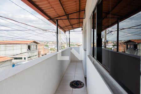 Casa à venda com 280m², 3 quartos e 2 vagas Casa à venda com 280m², 3 quartos e 2 vagasVaranda