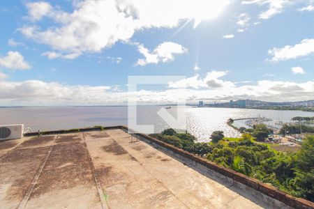 Casa à venda com 450m², 5 quartos e 3 vagas Casa à venda com 450m², 5 quartos e 3 vagasTerraço
