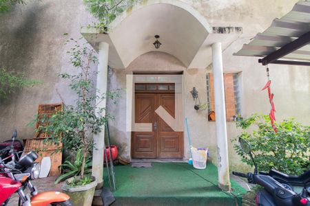 Casa à venda com 450m², 5 quartos e 3 vagas Casa à venda com 450m², 5 quartos e 3 vagasFachada