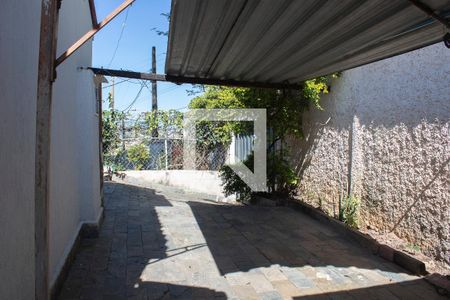 Garagem de casa à venda com 3 quartos, 109m² em Santa Cruz, Belo Horizonte