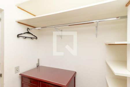 Apartamento à venda com 175m², 3 quartos e 2 vagas Apartamento à venda com 175m², 3 quartos e 2 vagasCloset da suíte