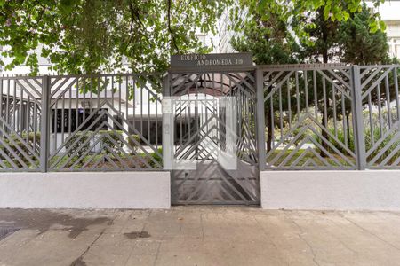 Apartamento à venda com 175m², 3 quartos e 2 vagas Apartamento à venda com 175m², 3 quartos e 2 vagasPortaria