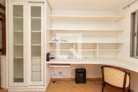 Apartamento à venda com 175m², 3 quartos e 2 vagas Apartamento à venda com 175m², 3 quartos e 2 vagasQuarto 1 - Escritório