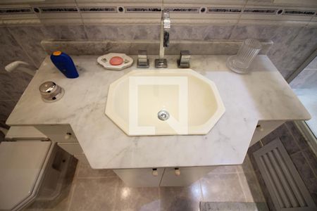 Casa à venda com 240m², 3 quartos e 2 vagasBanheiro Social