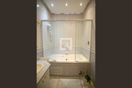 Casa à venda com 240m², 3 quartos e 2 vagasBanheiro Social